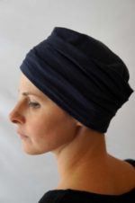 Bonnet Chimiothérapie à plis - Bleu marine – Image 3