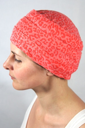 bonnet-chimio-leopard-corail-1