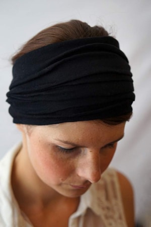 Bandeau à cheveux plissé pour chimiothérapie en coton biologique noir