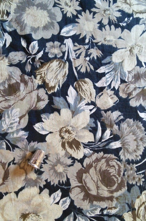 foudre-tissu-bandana-fleurs-bleues-grises-hiver