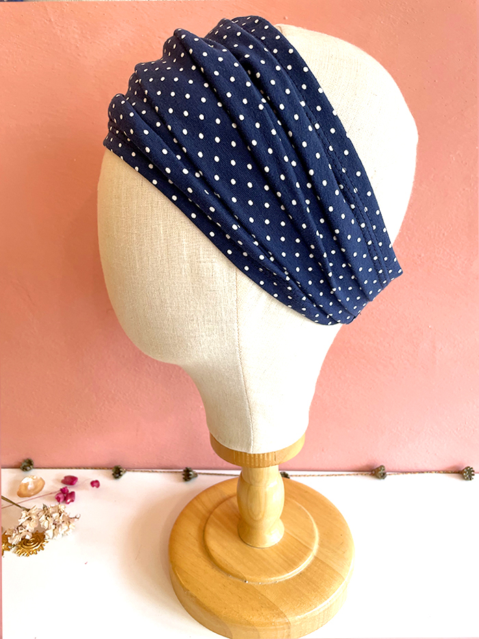 Bandeau Scratch couvrant à pois bleu marine – Image 7