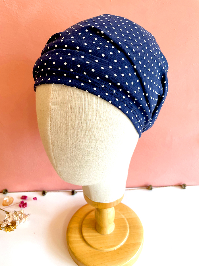 Bandeau Scratch couvrant à pois bleu marine – Image 3