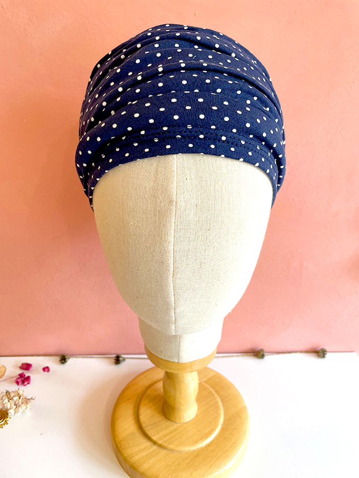 Bandeau Scratch couvrant à pois bleu marine – Image 2