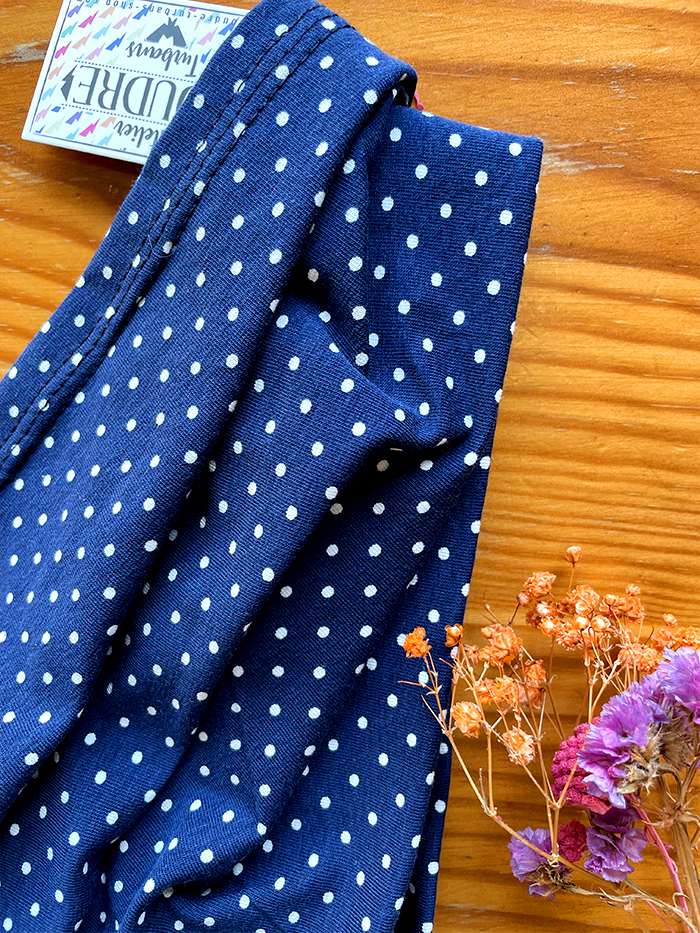 Bandeau Scratch couvrant à pois bleu marine – Image 9