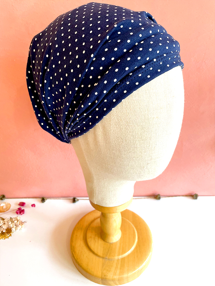Bandeau Scratch couvrant à pois bleu marine – Image 4