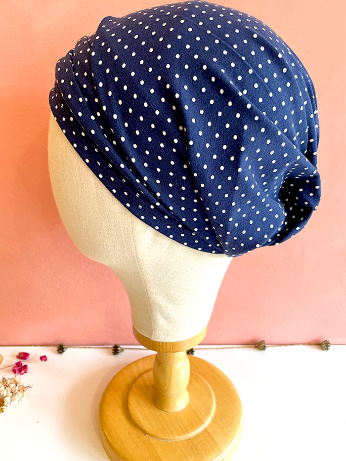 Bandeau Scratch couvrant à pois bleu marine – Image 5