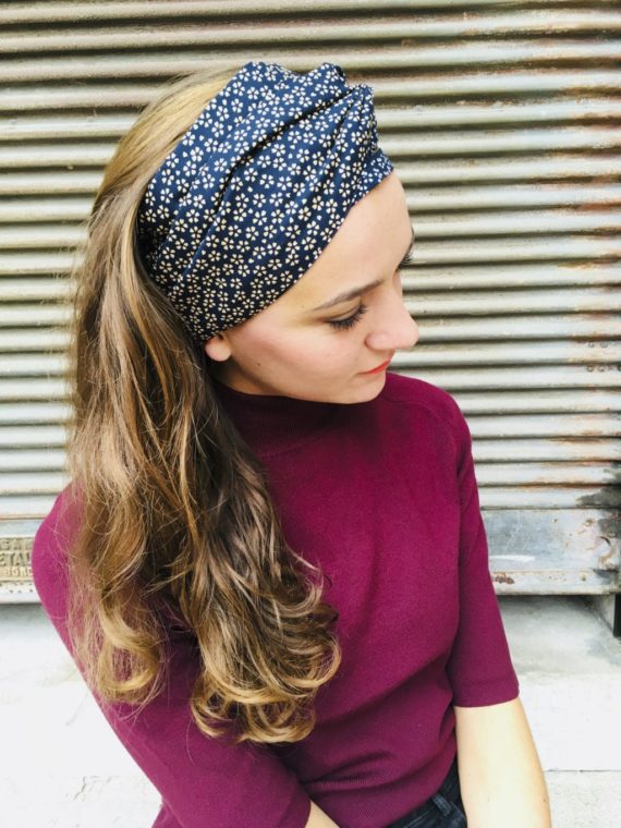 Bandeau à cheveux en coton japonais bleu marine à fleurs de la marque Foudre