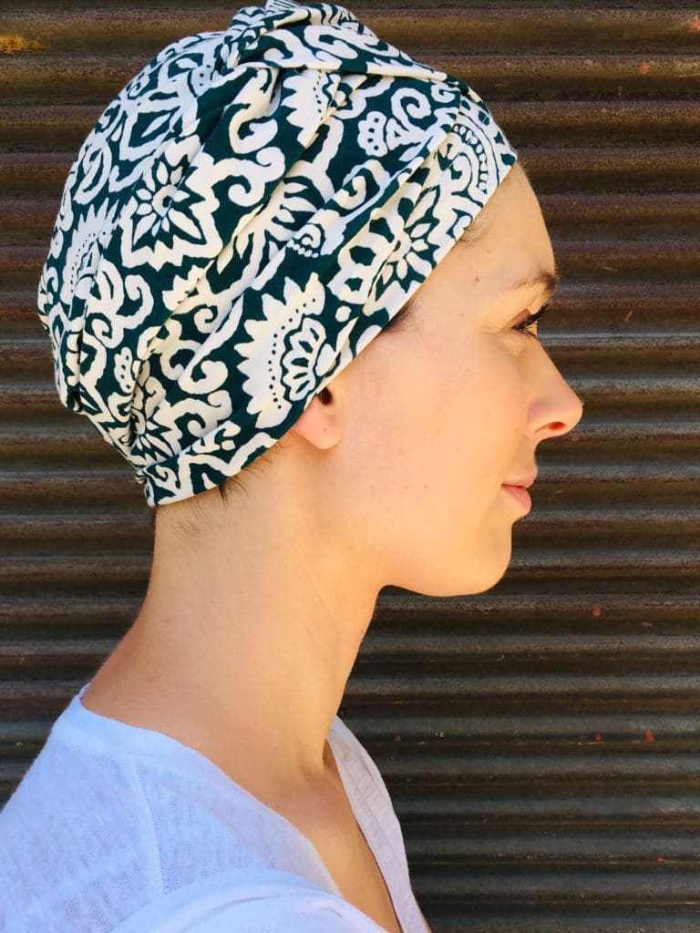 turban-pelade-alopecie-maya-vert-facile-a-mettre