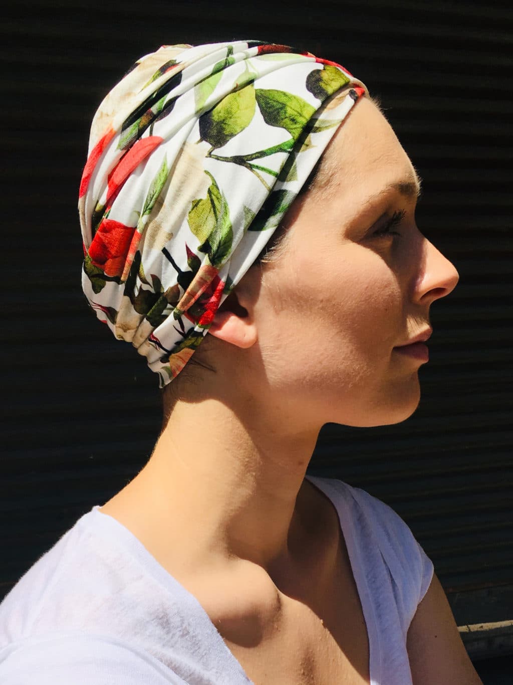 turban-chimiotherapie-a-fleurs-facile-a-mettre