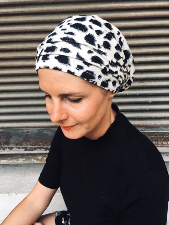 foulard pour chimiotherapie à scratch motif leopard fauve
