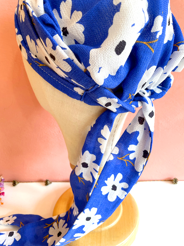Foulard couvrant à fleurs Mu – Image 4