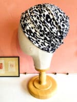 Bonnet en tissu Oeko-tex Léopard blanc – Image 2