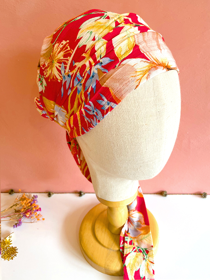 Foulard couvrant à fleurs Hawai rouge – Image 5