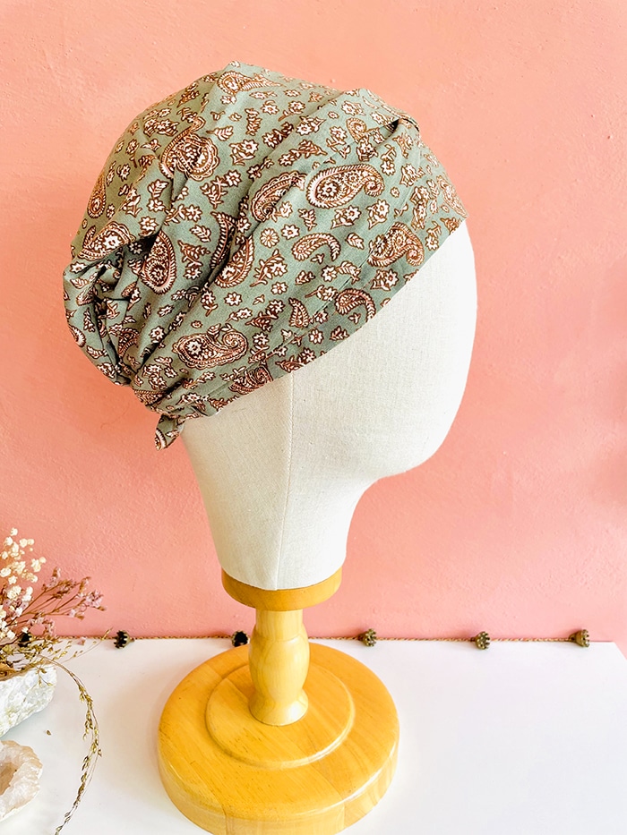 Foulard pour chimiothérapie Cachemire vert "Elsa" – Image 3