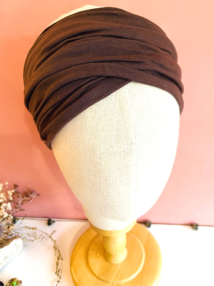 Bandeau à cheveux adapté chimio Scratch ! en coton bio marron Moka – Image 6