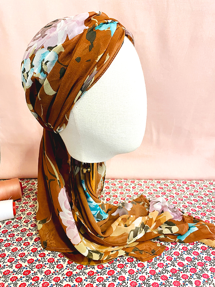 Bonnet-foulard chimio pré-formé à fleurs Mona