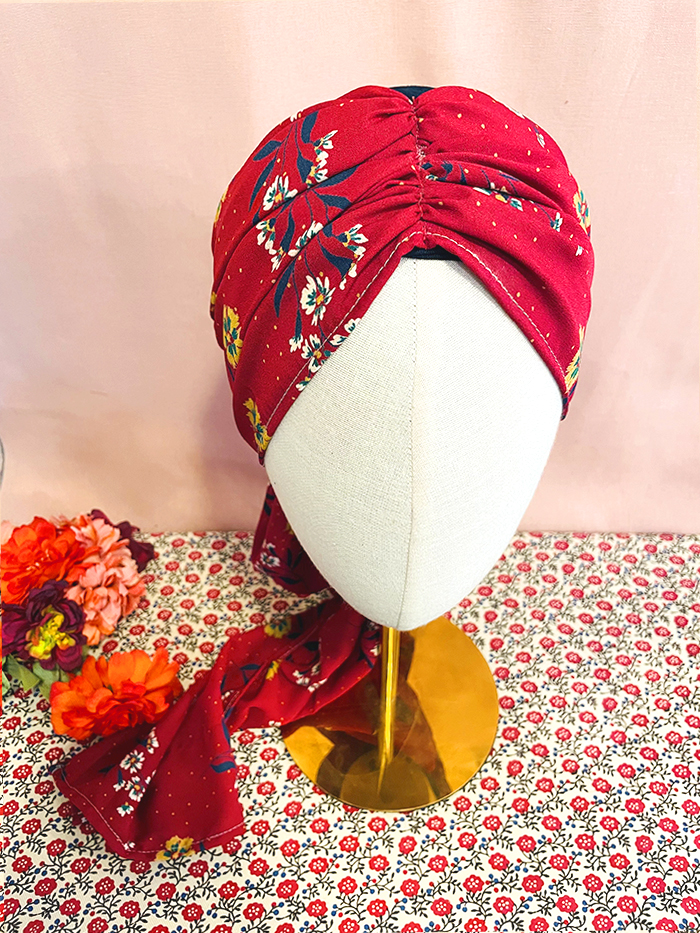 Bonnet-foulard chimio pré-formé à fleurs rouge - Lizee – Image 2