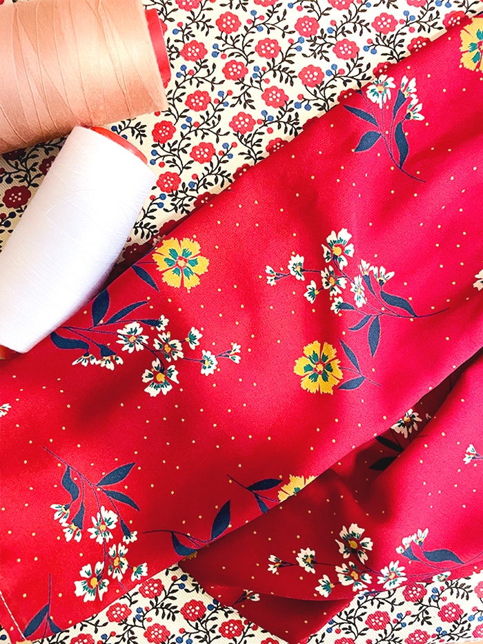 Bonnet-foulard chimio pré-formé à fleurs rouge - Lizee – Image 7