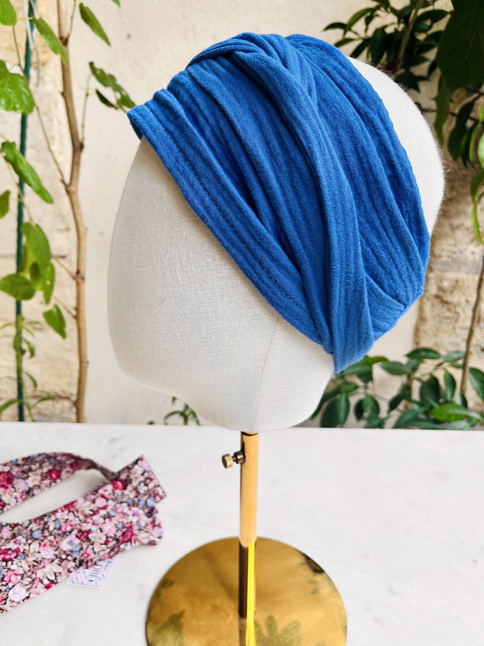 Bandeau à cheveux large en gaze de coton bleu roi – Image 5