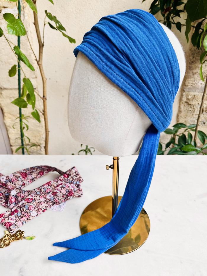 Bandeau à cheveux large en gaze de coton bleu roi – Image 3