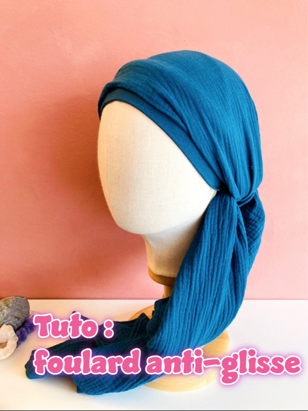 foulard chimio qui fait comme des cheveux longs bleu canard